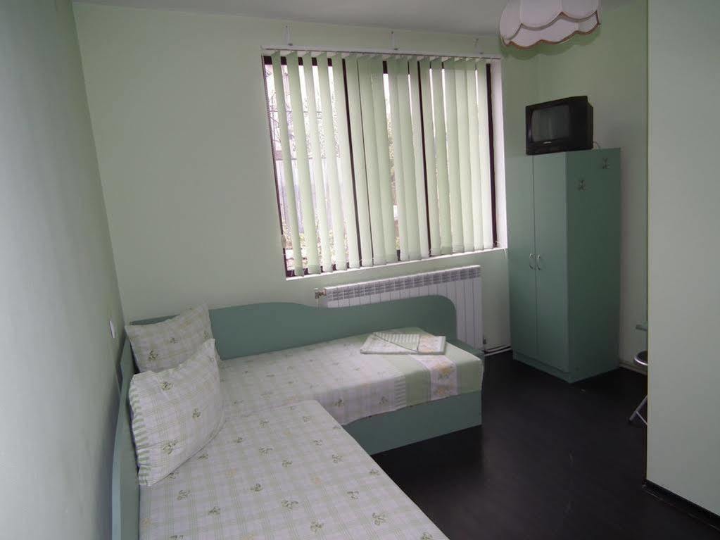 Guest House Bedrock ベログラドチク エクステリア 写真