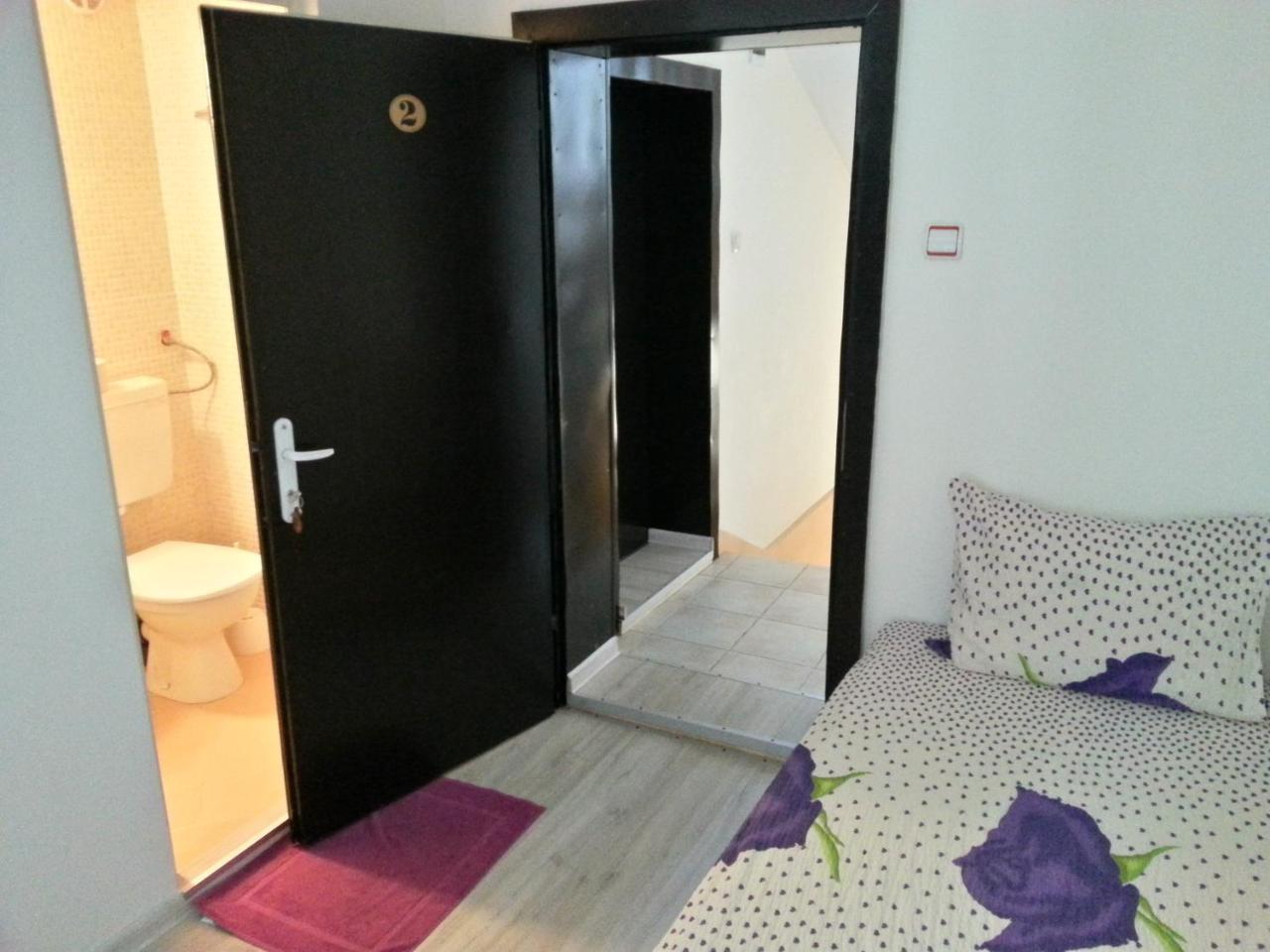 Guest House Bedrock ベログラドチク エクステリア 写真
